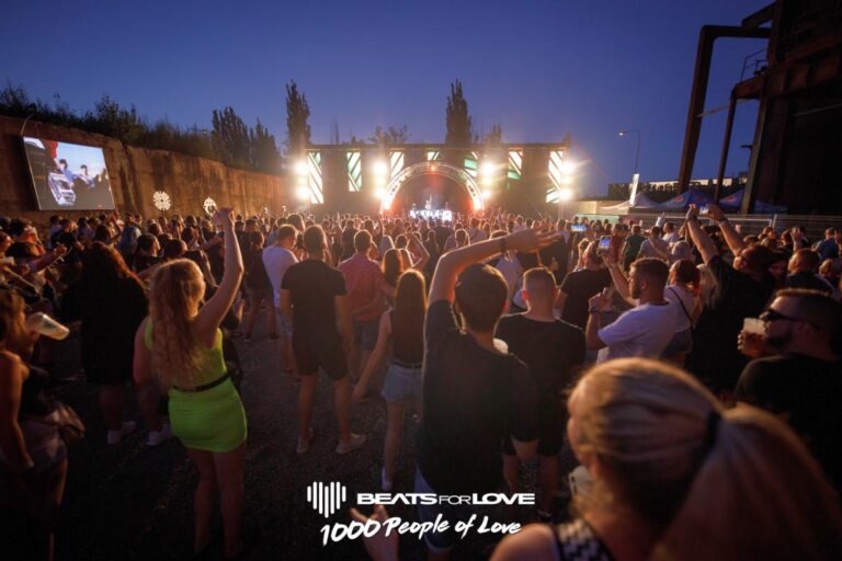 B4L 2020 – 1000 People of LoveB4L 2020